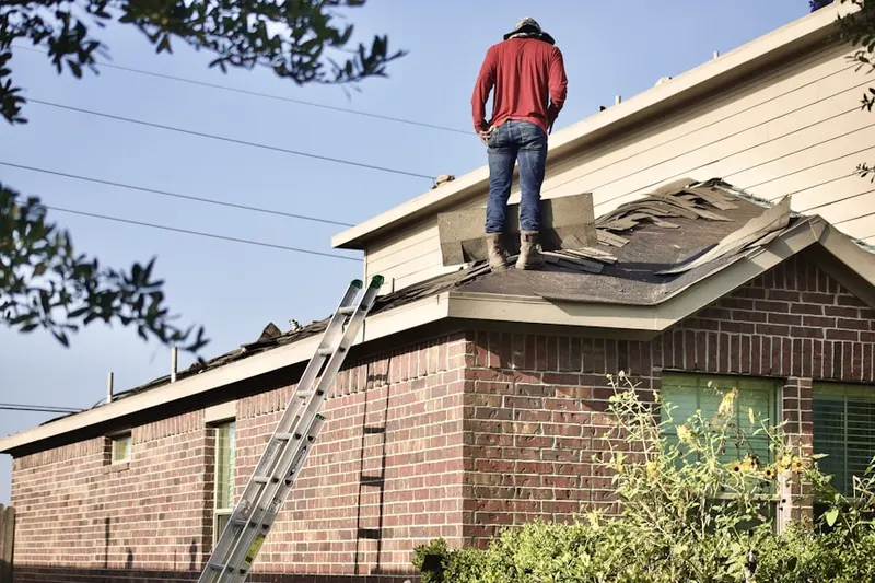 Professional roofer working on a residential roof in Beardstown